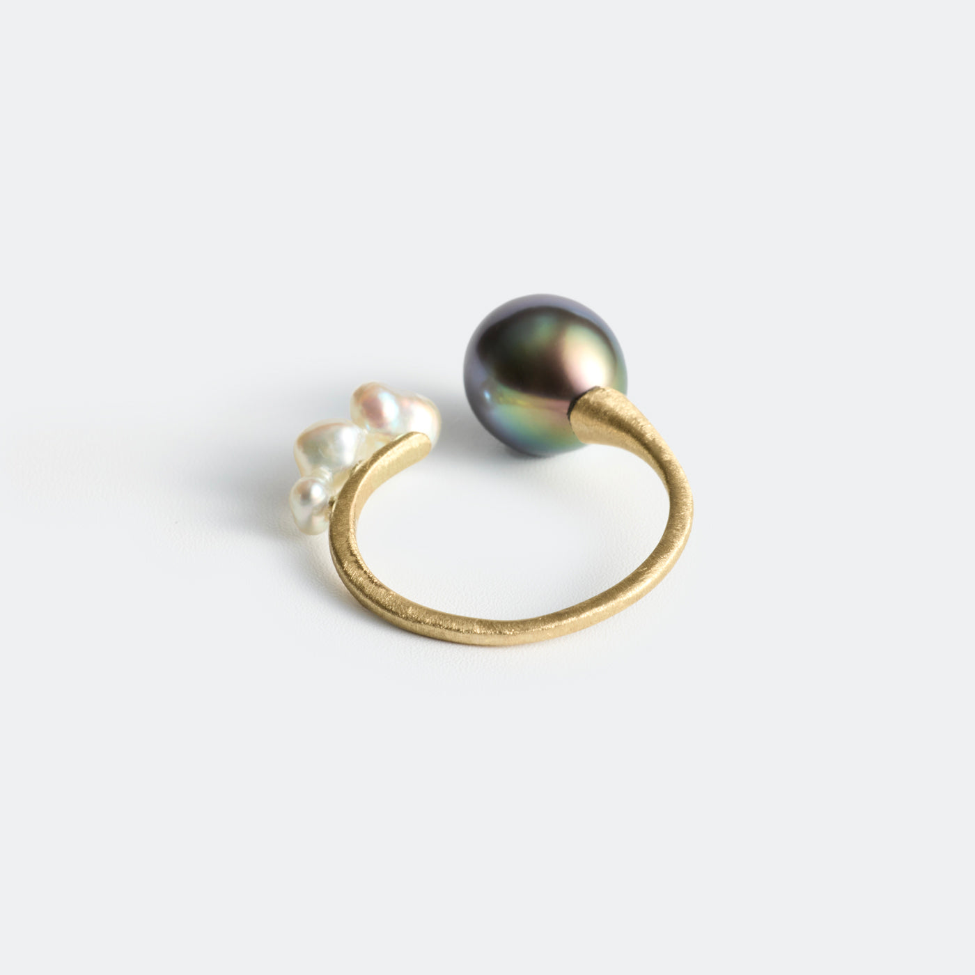 Flowing Open Ring < Luxe > - Tahitian Pearl & Akoya Keshi