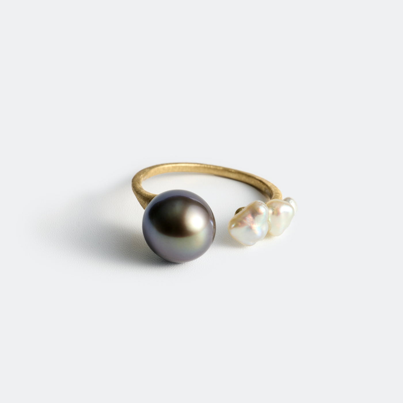 Flowing Open Ring < Luxe > - Tahitian Pearl & Akoya Keshi