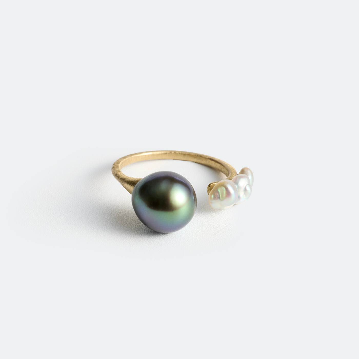 Flowing Open Ring < Luxe > - Tahitian Pearl & Akoya Keshi