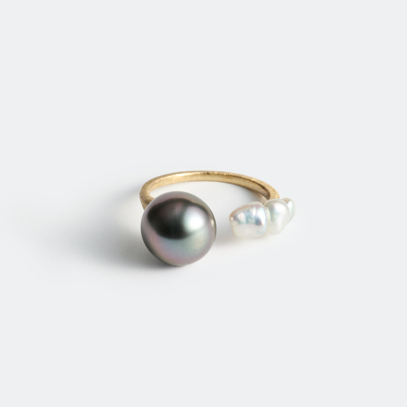 Flowing Open Ring < Luxe > - Tahitian Pearl & Akoya Keshi