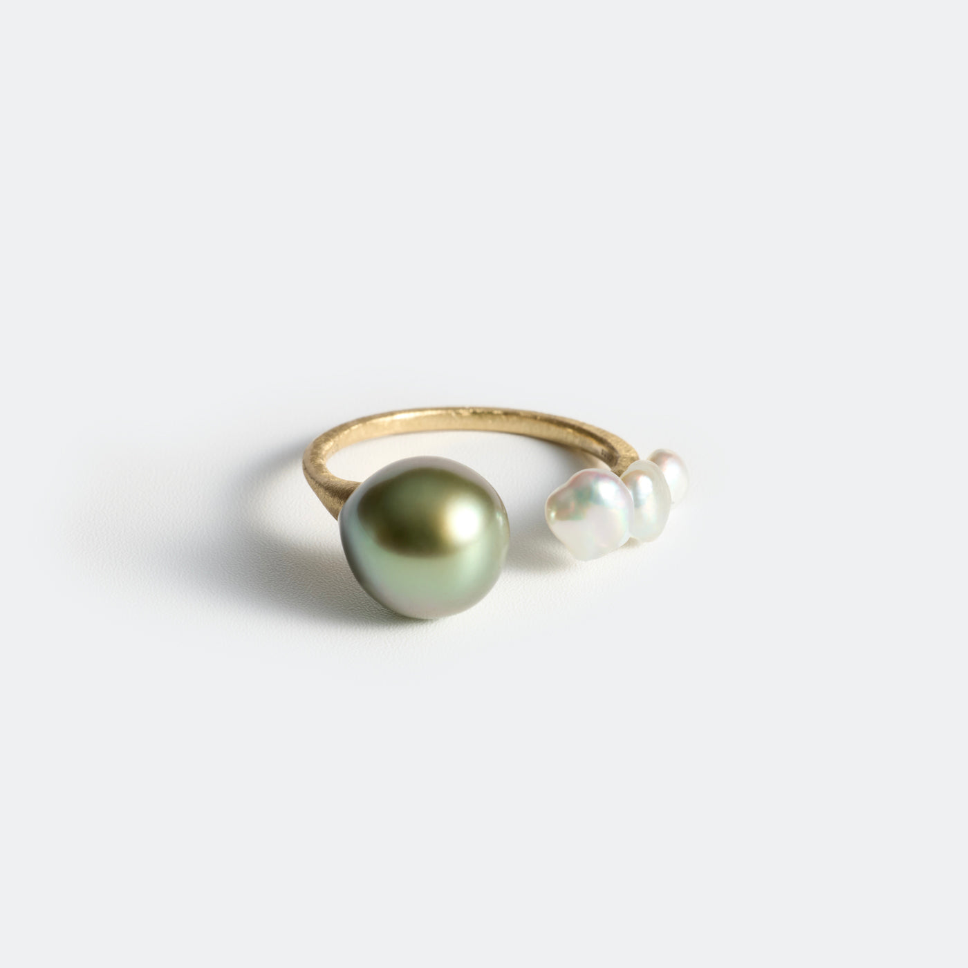 Flowing Open Ring < Luxe > - Tahitian Pearl & Akoya Keshi