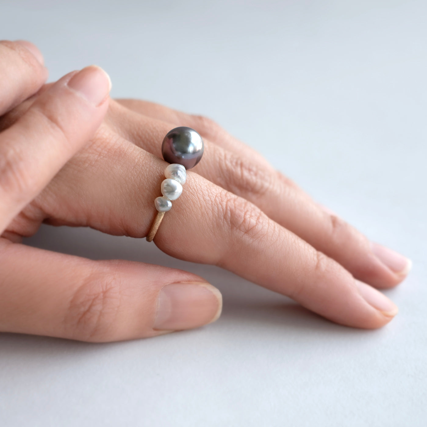 Flowing Open Ring < Luxe > - Tahitian Pearl & Akoya Keshi