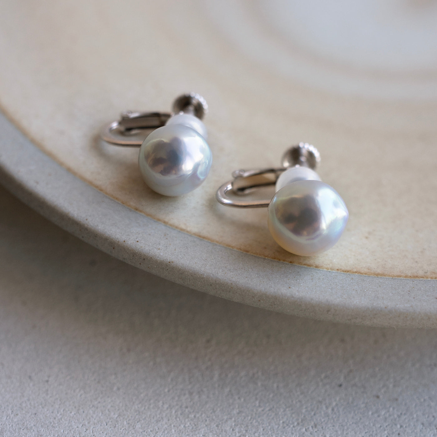 【ESSENTIALS】8.0-9.0mm Gray Akoya Clip-On Earrings A