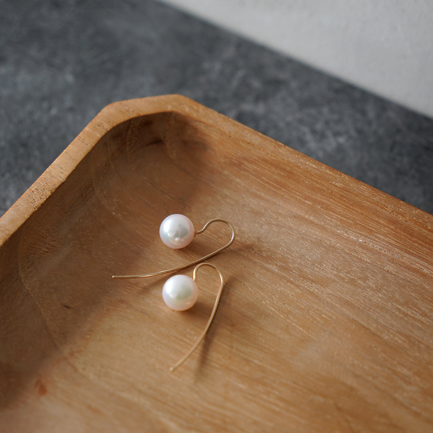 Trickle Hook Pierced Earrings - Akoya Pearl (Green)