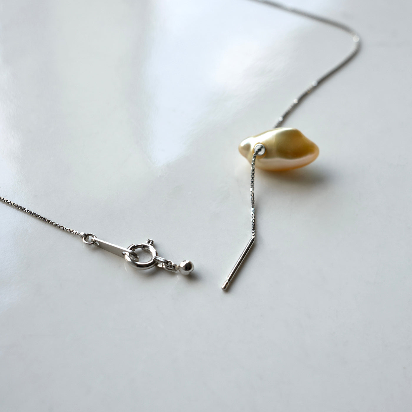 Pearl Tunnel Necklace - Golden South Sea Keshi