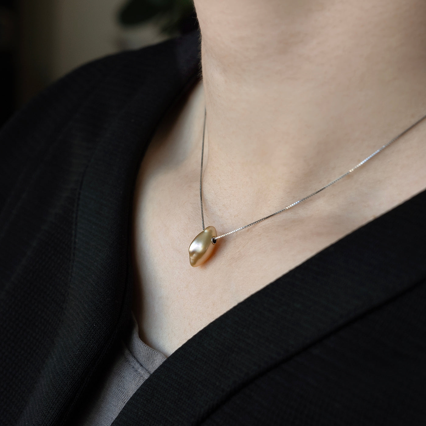 Pearl Tunnel Necklace - Golden South Sea Keshi
