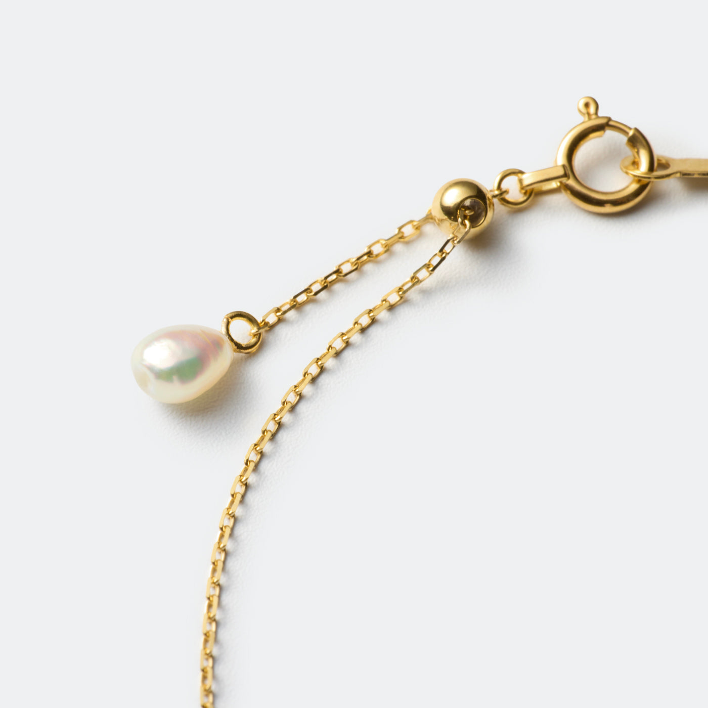 PearlUP__251021_Goldbracelet_04_1x1_d5dbb10a-dfbd-4555-a627-20d74d5cd34e - sCenes
