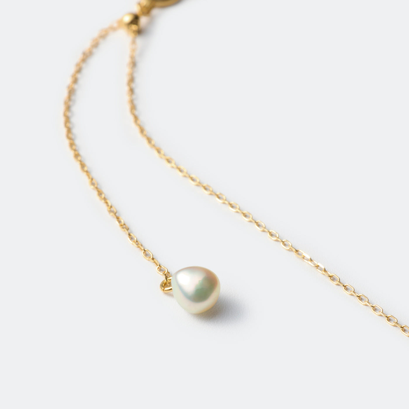 Pearl_251021_Goldnecklace_04_1x1_881e1342-76b0-4930-8d13-a5380f8b6f43 - sCenes