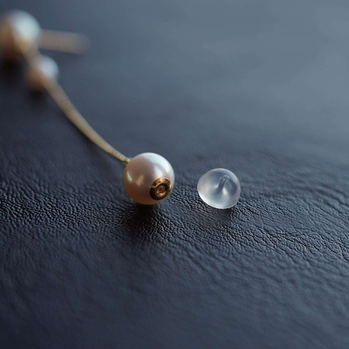 Hoop Swing Chain Earring - Akoya Pearl