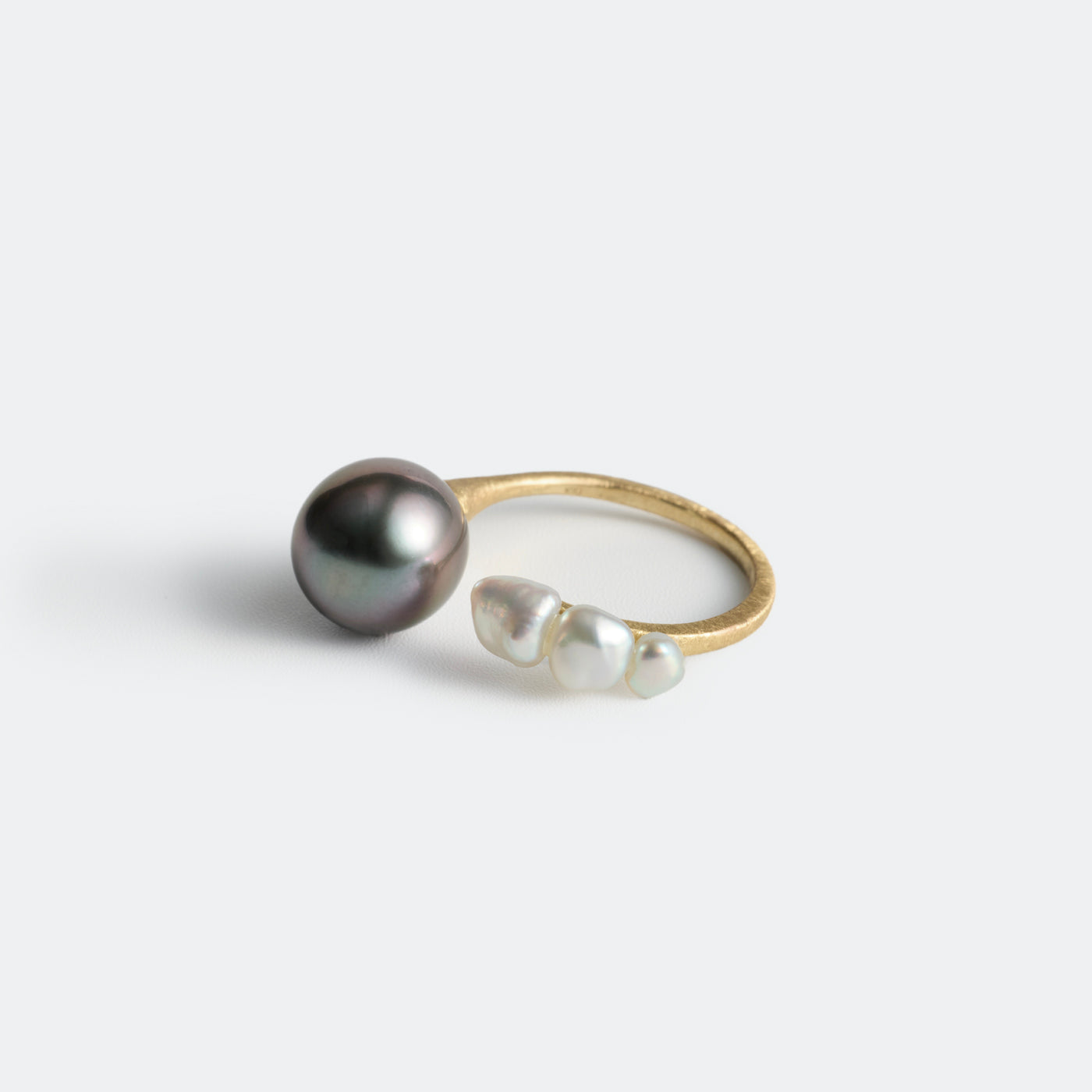 Flowing Open Ring < Luxe > - Tahitian Pearl & Akoya Keshi