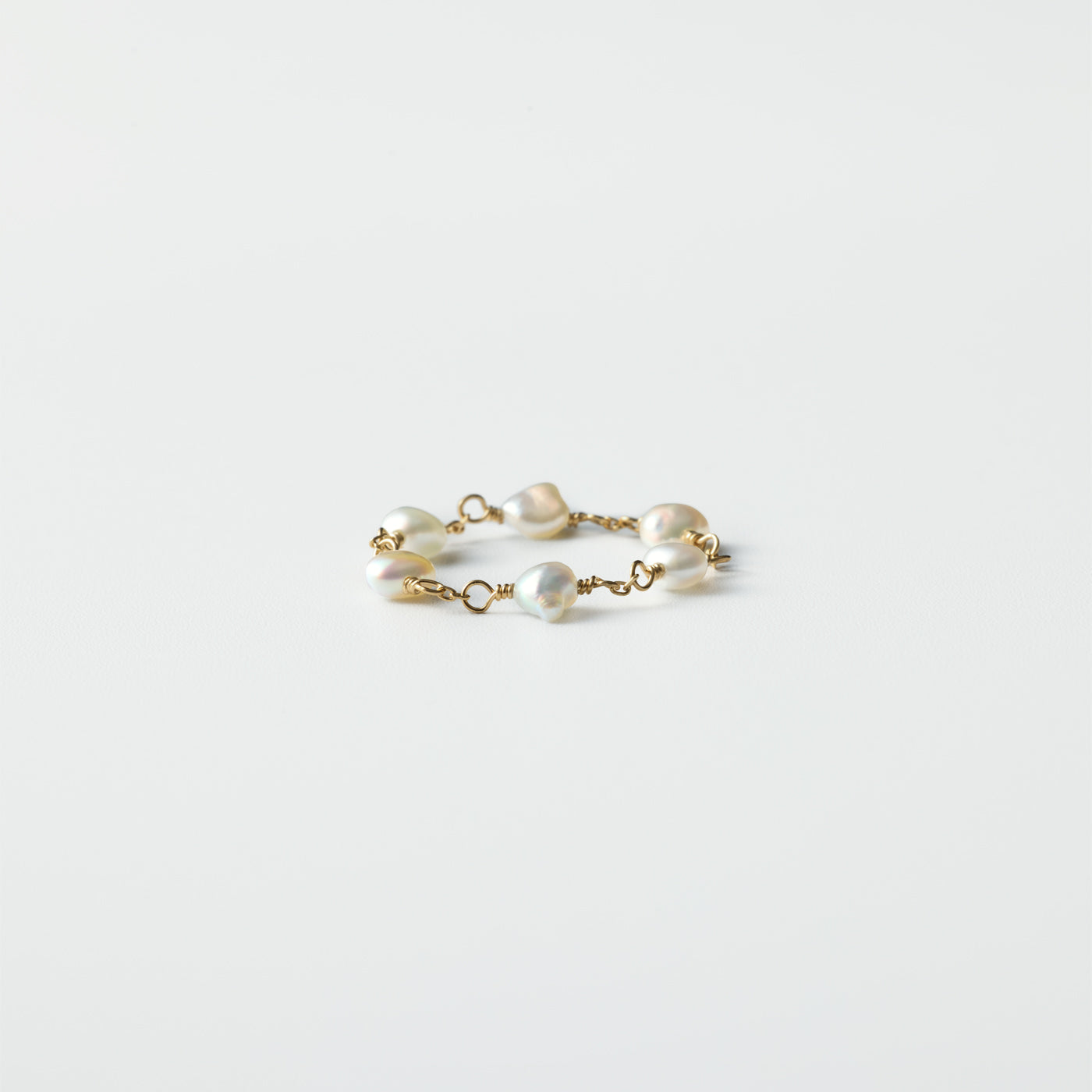 Pearl Station Ring - Akoya Keshi