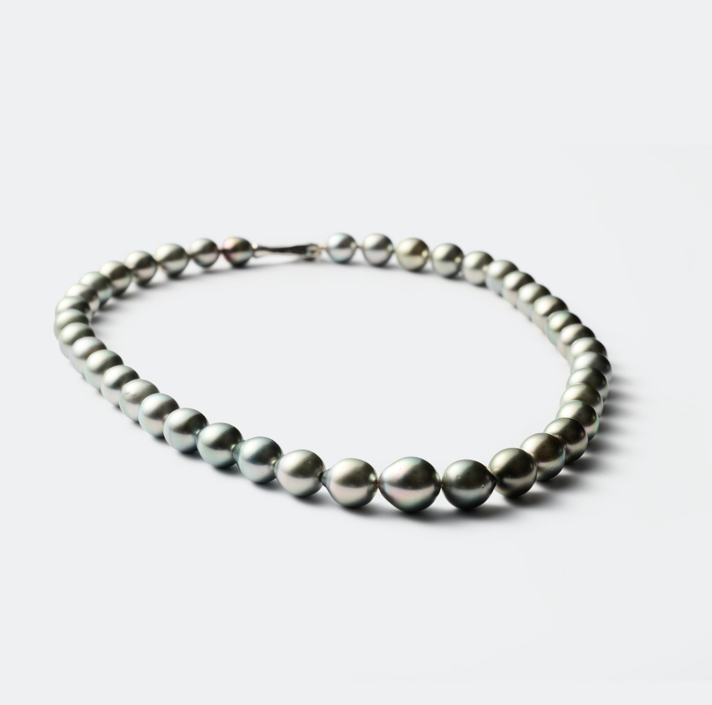 【ESSENTIALS】 8.2-10.7mm Tahitian Pearl Necklace / B