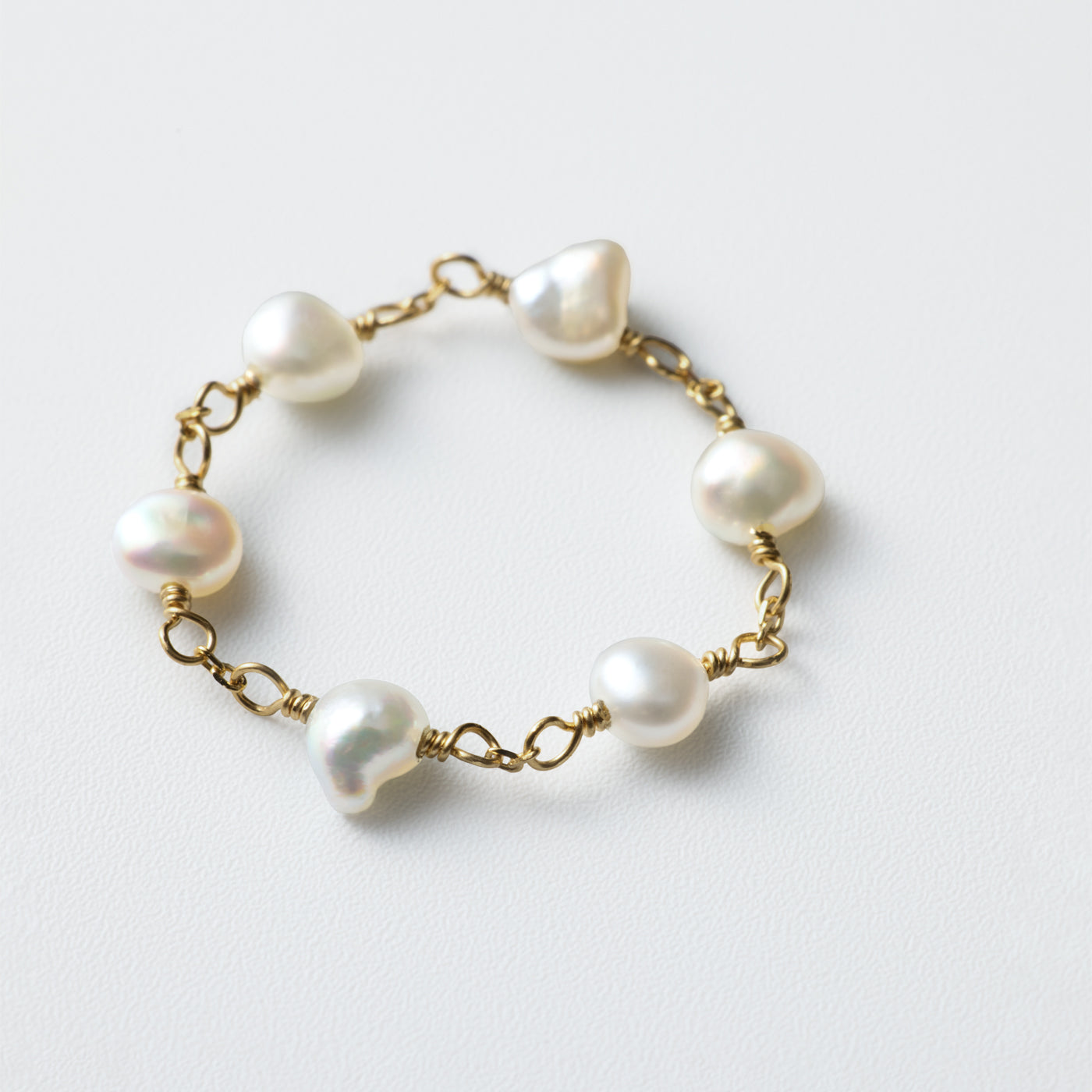 Pearl Station Ring - Akoya Keshi