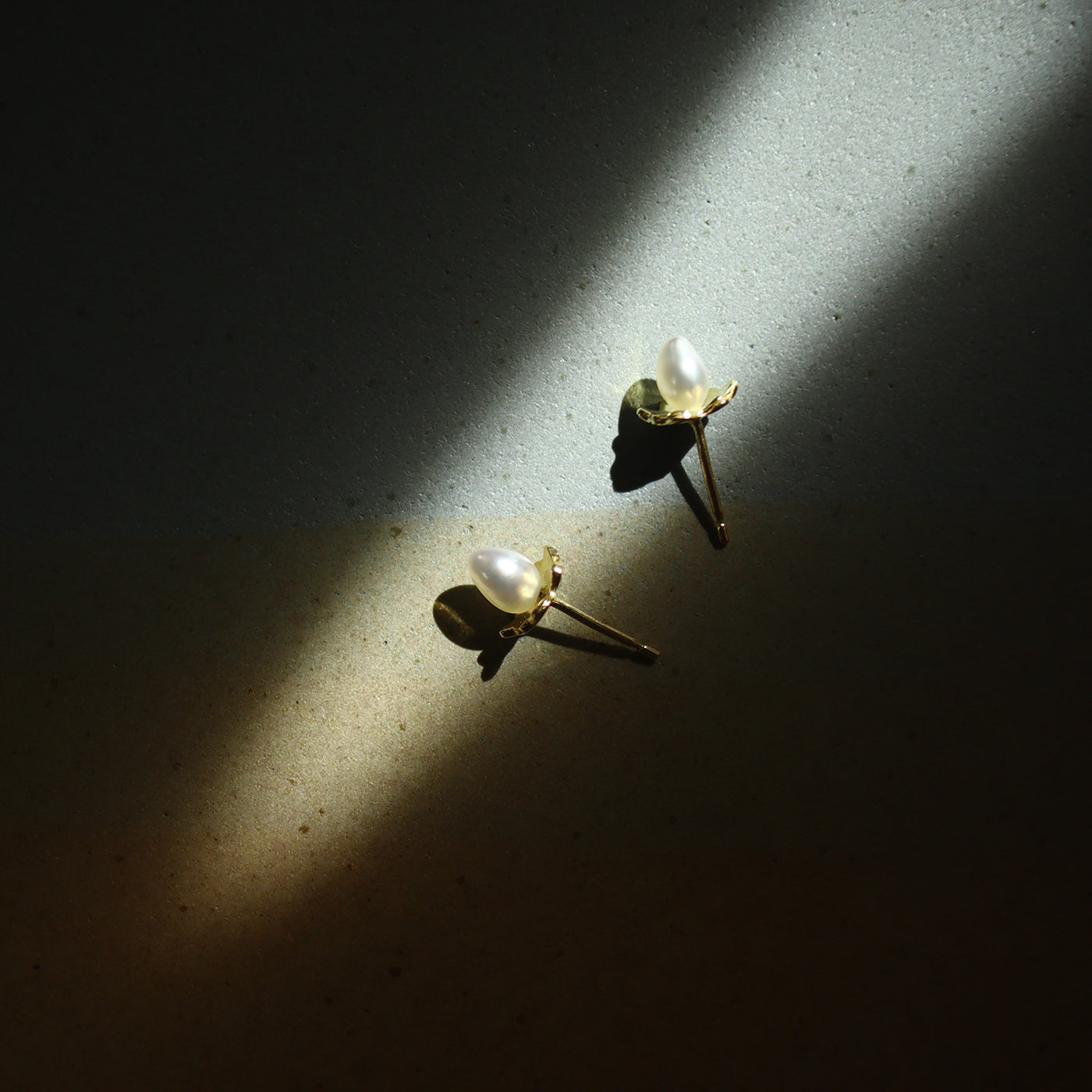 South Sea Keshi Sealing Flower Earrings