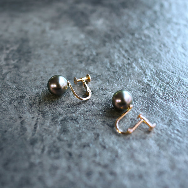 ﾋﾟｱｽ・ｲﾔﾘﾝｸﾞ枠ｾﾚｸﾄ】8mm 黒蝶パール