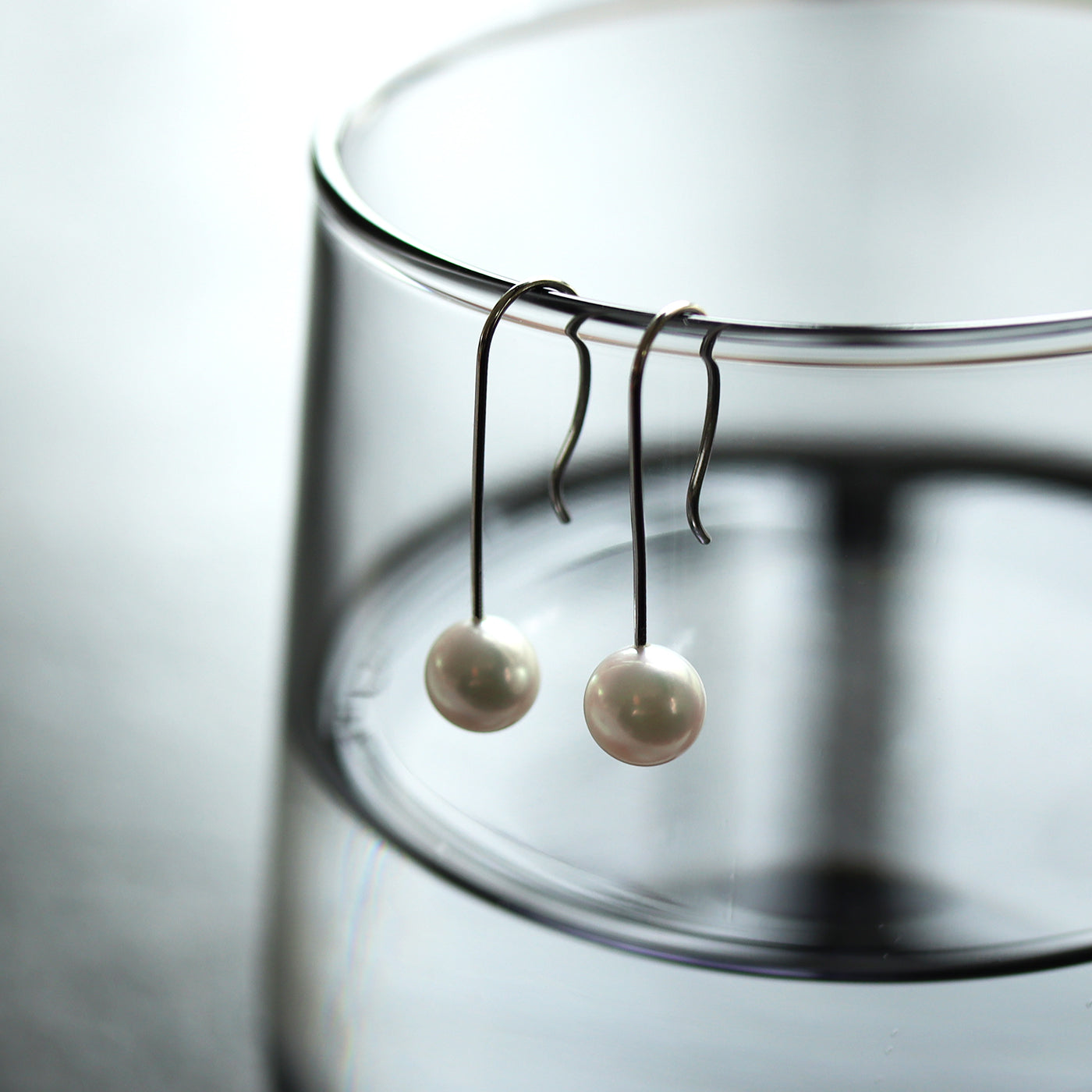 Akoya Eighth Note Earrings ―― 14K WG