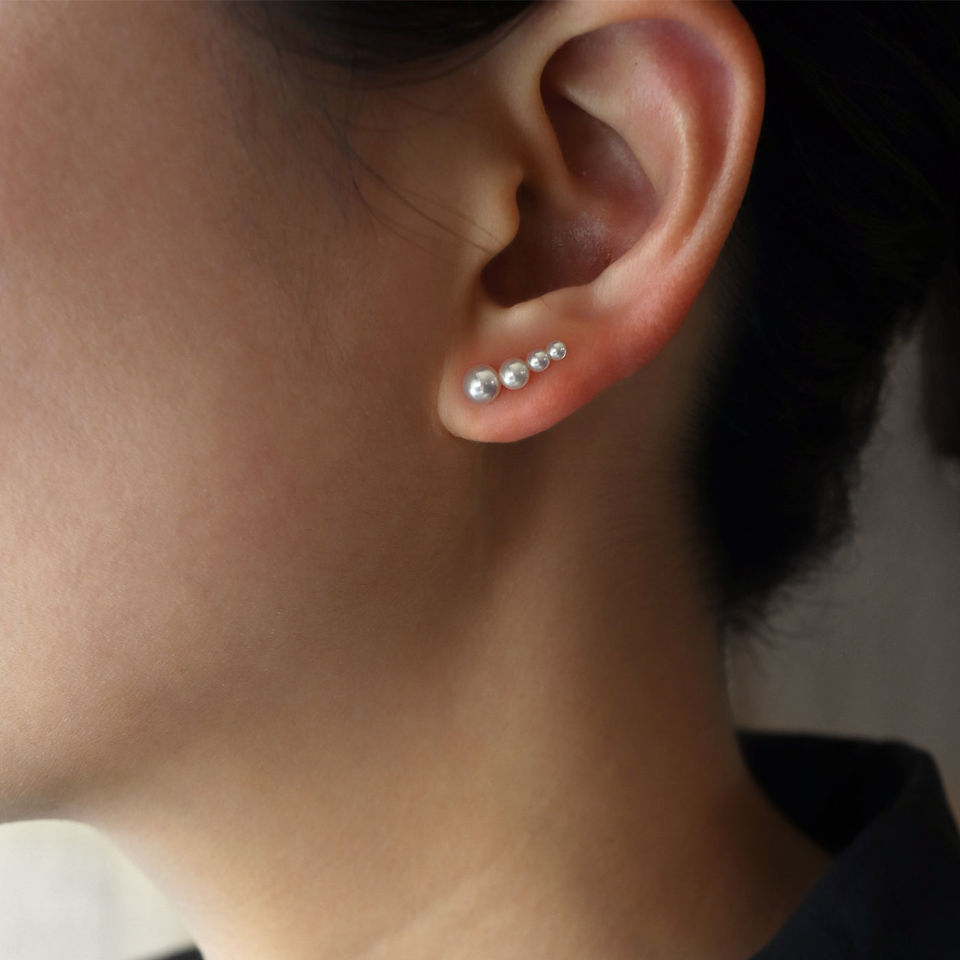 Arced Pearl Stud -Baby Akoya