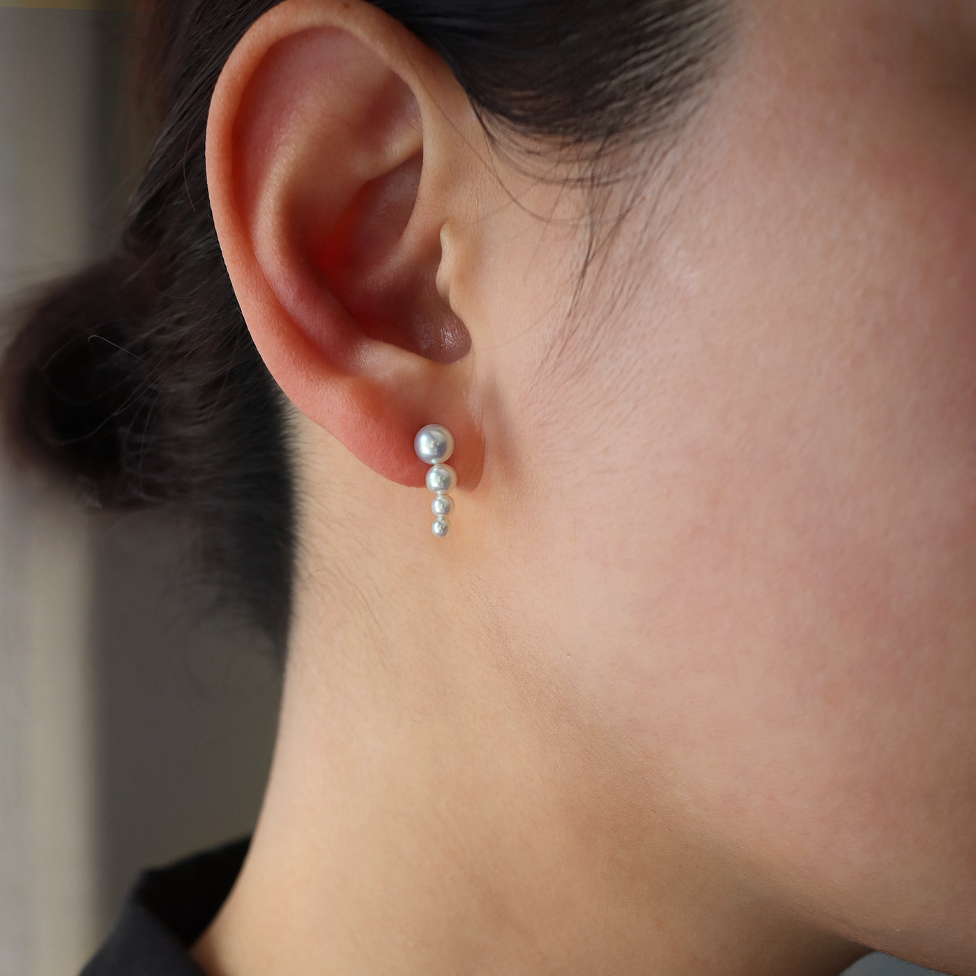 Arced Pearl Stud -Baby Akoya