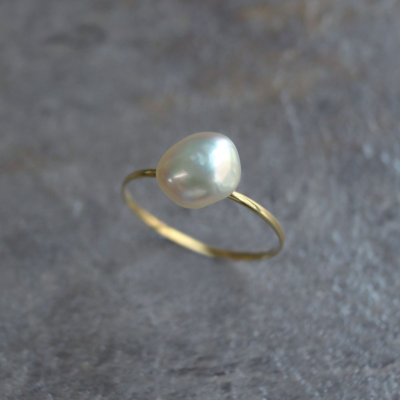 Tiny Half Round Ring - South Sea Keshi D