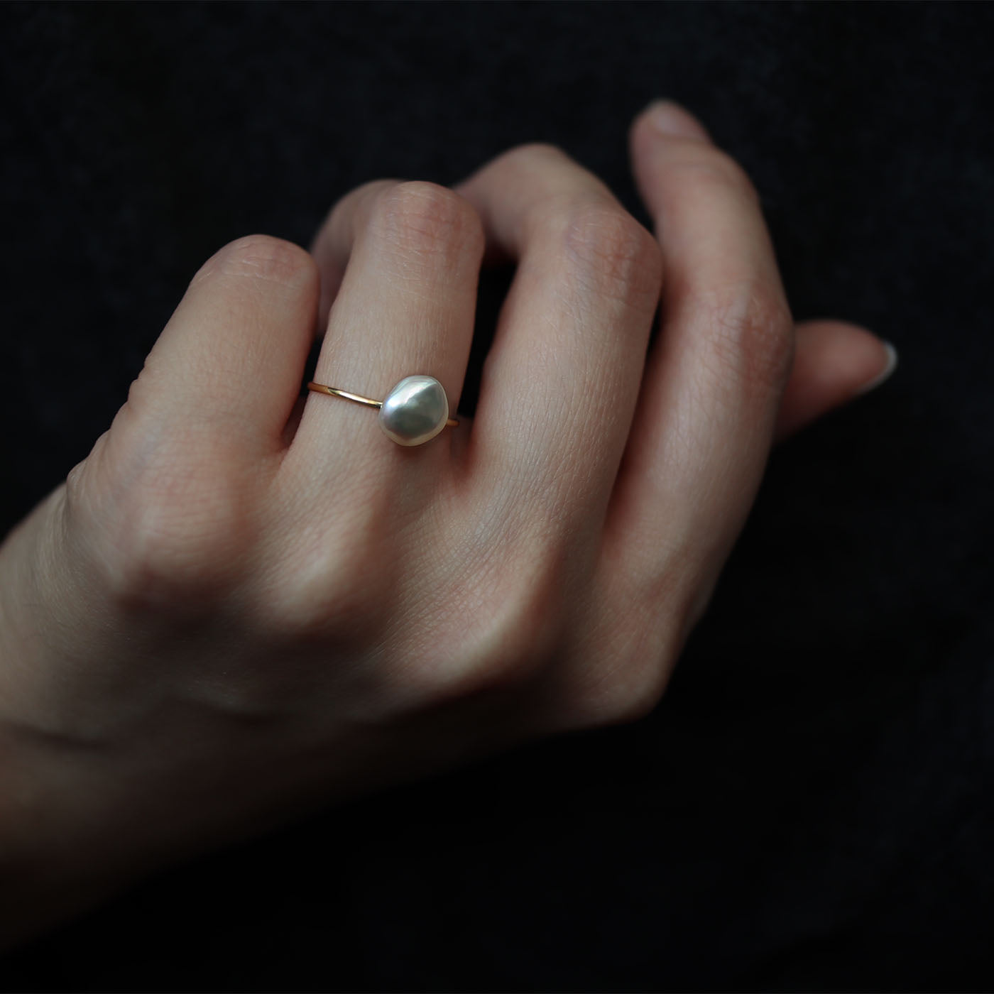 Tiny Half Round Ring - South Sea Keshi D
