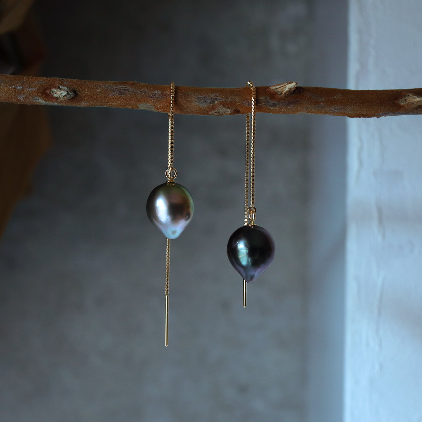Sakasa Drop Chain Earrings - Tahitian Pearl