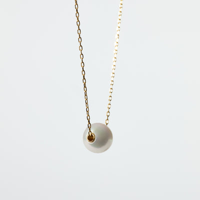 19_Essential-1pcNecklace-Akoya60-65K18-UP_1x1_587e3e8c-1eea-4f6e-91ca-4331edbf7e3f - sCenes