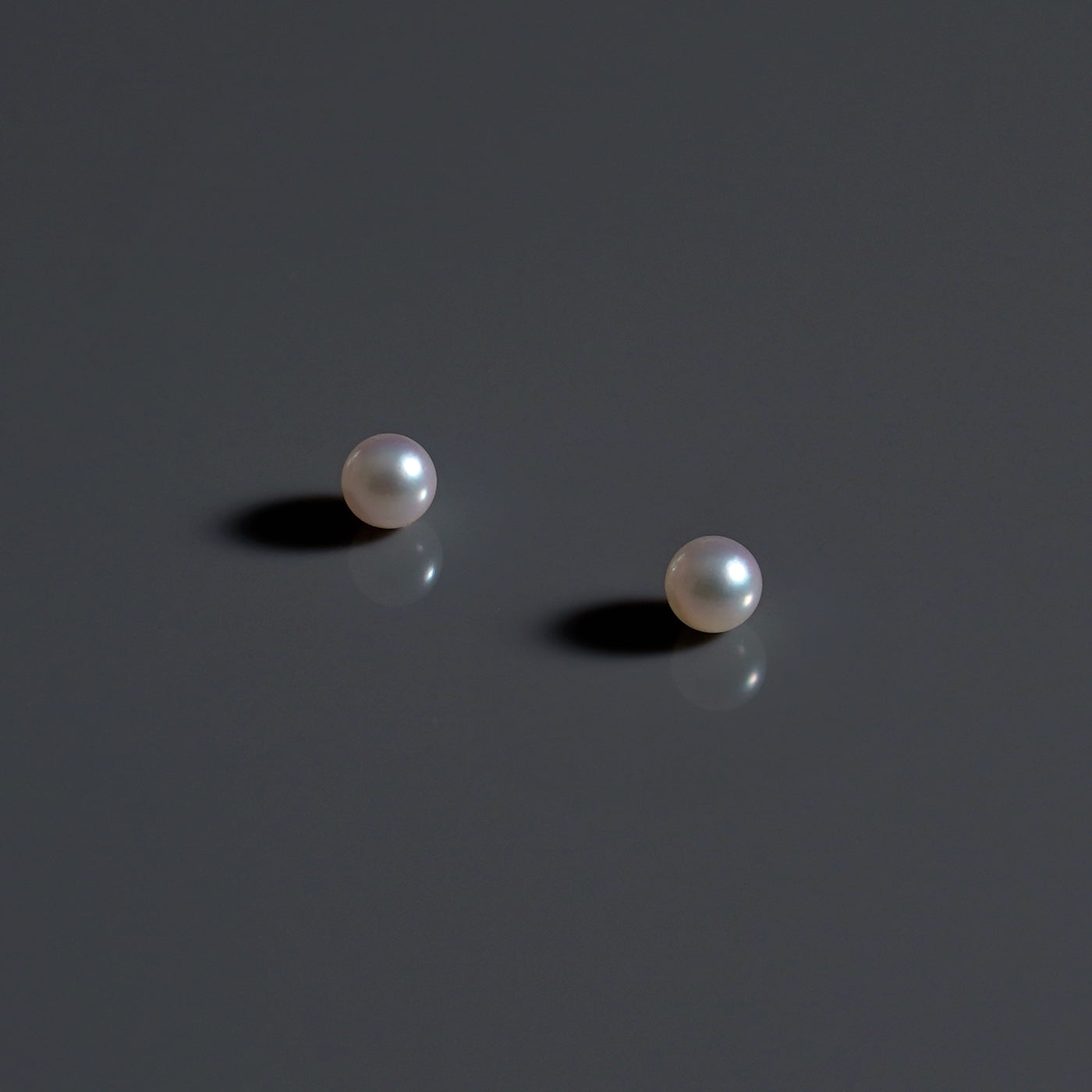 【ESSENTIALS】3.5-4.0mm Akoya Pearl Studs / GN