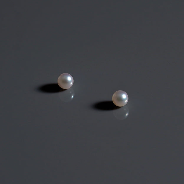 【ESSENTIALS】3.5-4.0mm Akoya Pearl Studs / GN