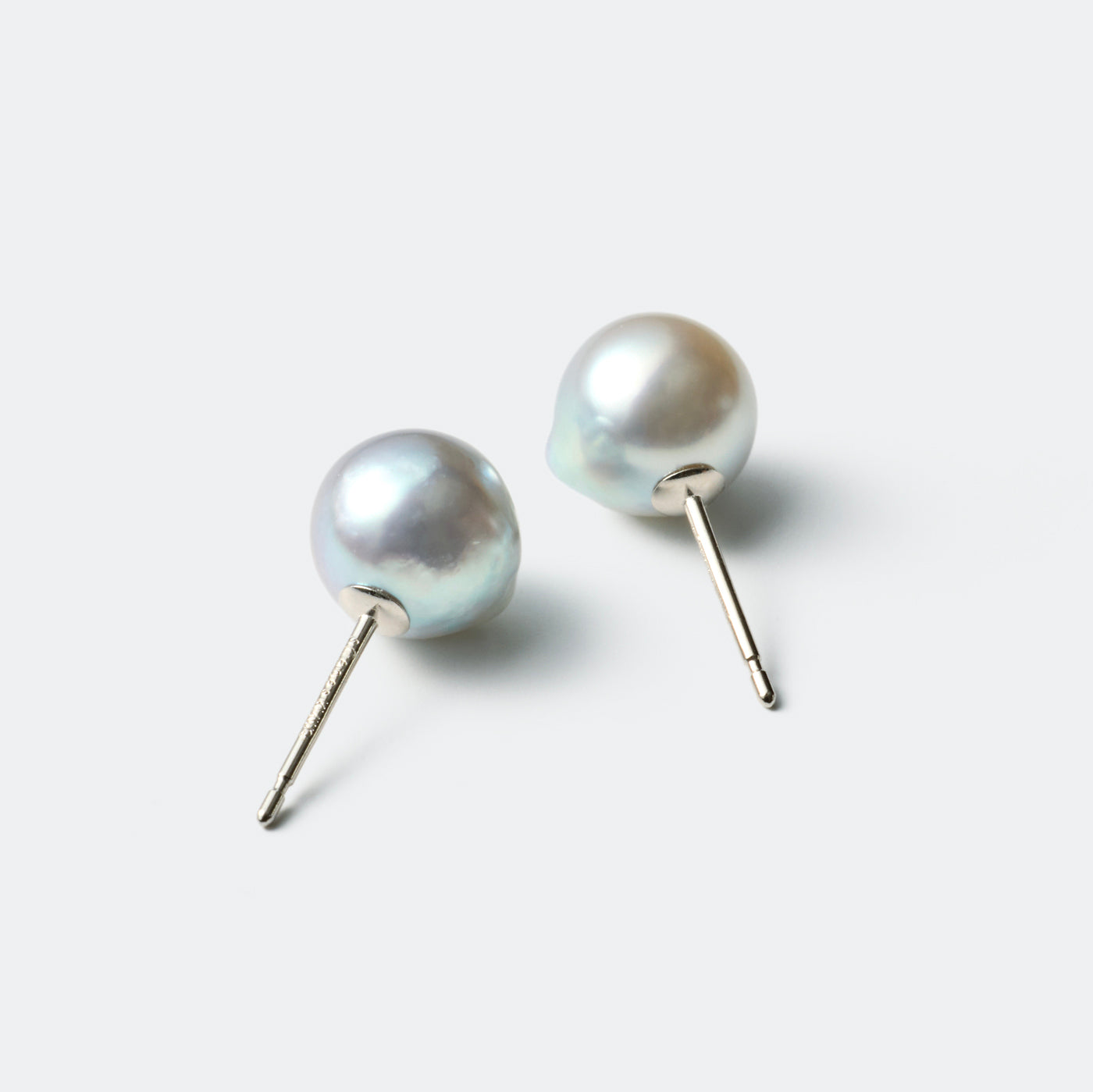 【ESSENTIALS】7.0-8.0mm Gray Akoya Pearl Studs / K14WG  B