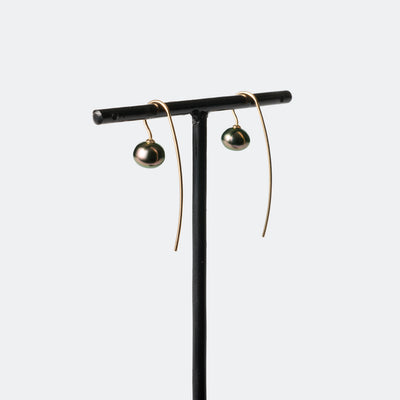 BarBack_TrickleHookEarrings_TahitianKeshi_1x1_b924afe5-f4ff-4e16-92ee-dbf8b8818bcd - sCenes
