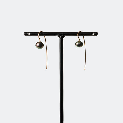 BarFront_TrickleHookEarrings_TahitianKeshi_1x1_2679c8a8-7624-4725-9ebf-db288c08b74c - sCenes