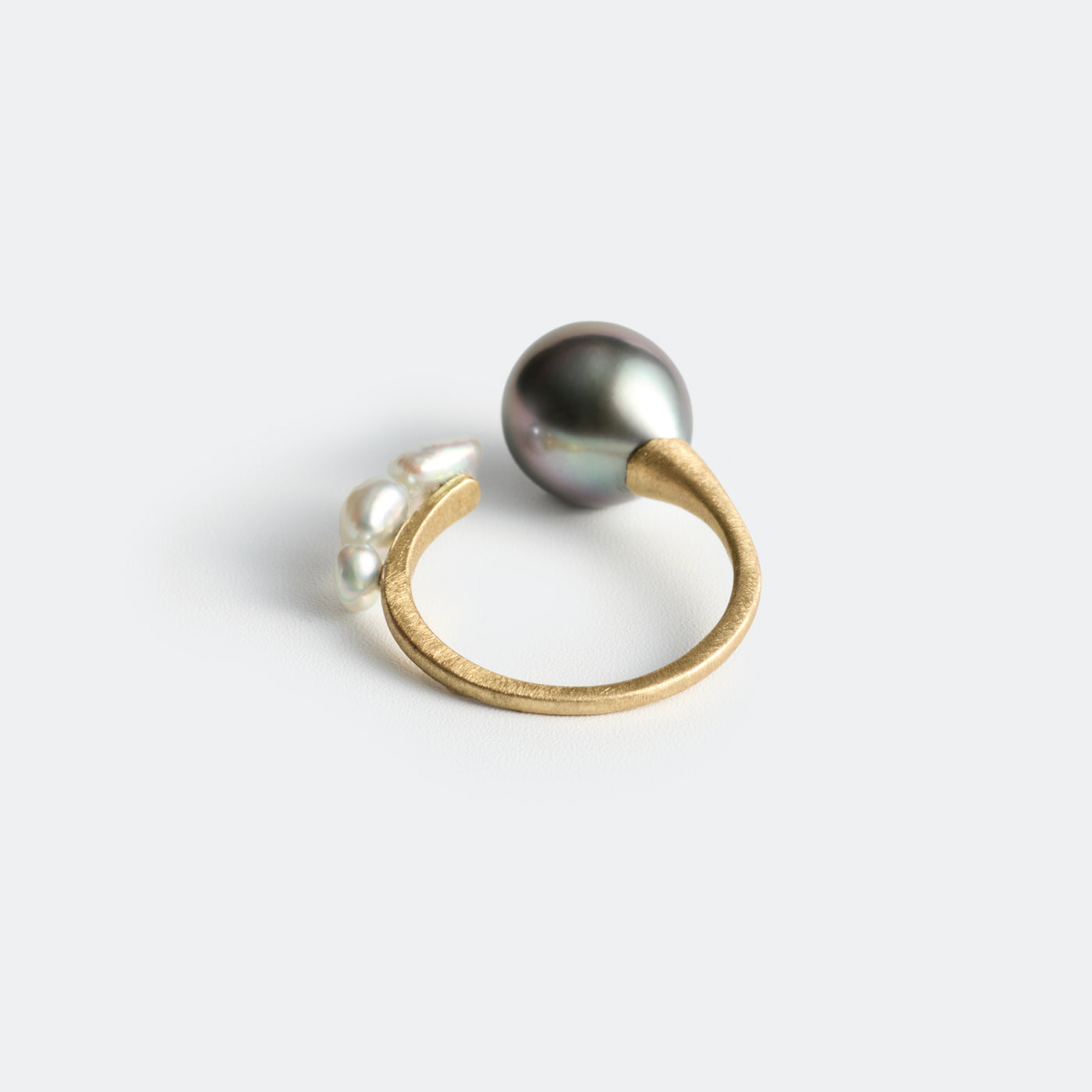 Flowing Open Ring ＜ Luxe ＞ - Tahitian Pearl & Akoya Keshi