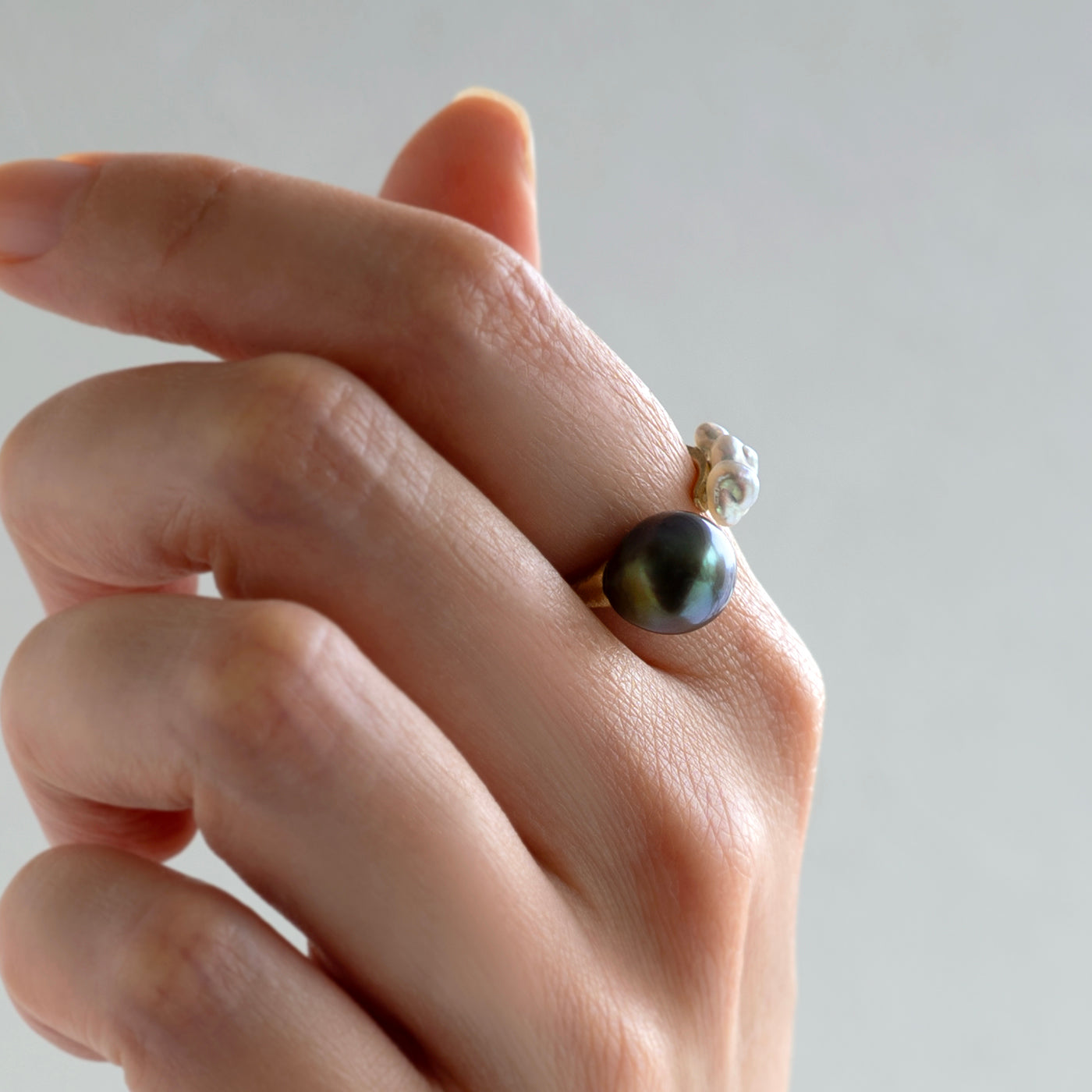 Flowing Open Ring ＜ Luxe ＞ - Tahitian Pearl & Akoya Keshi