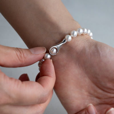 Hand アコヤ パール 真珠 ブレスレット ミニマル シンプル 着用