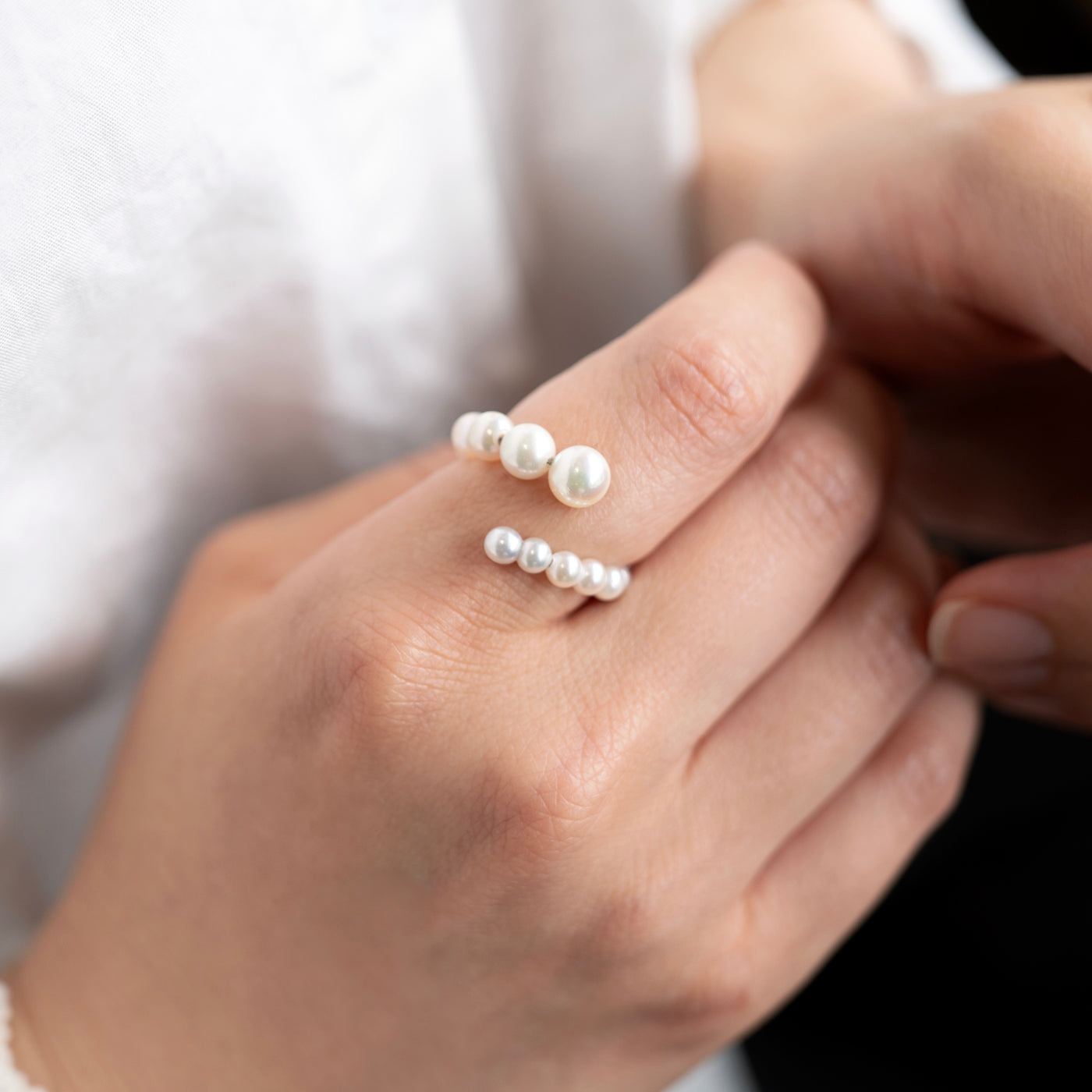 Graduated Pearl Twist Hoop Ring - Akoya Pearl