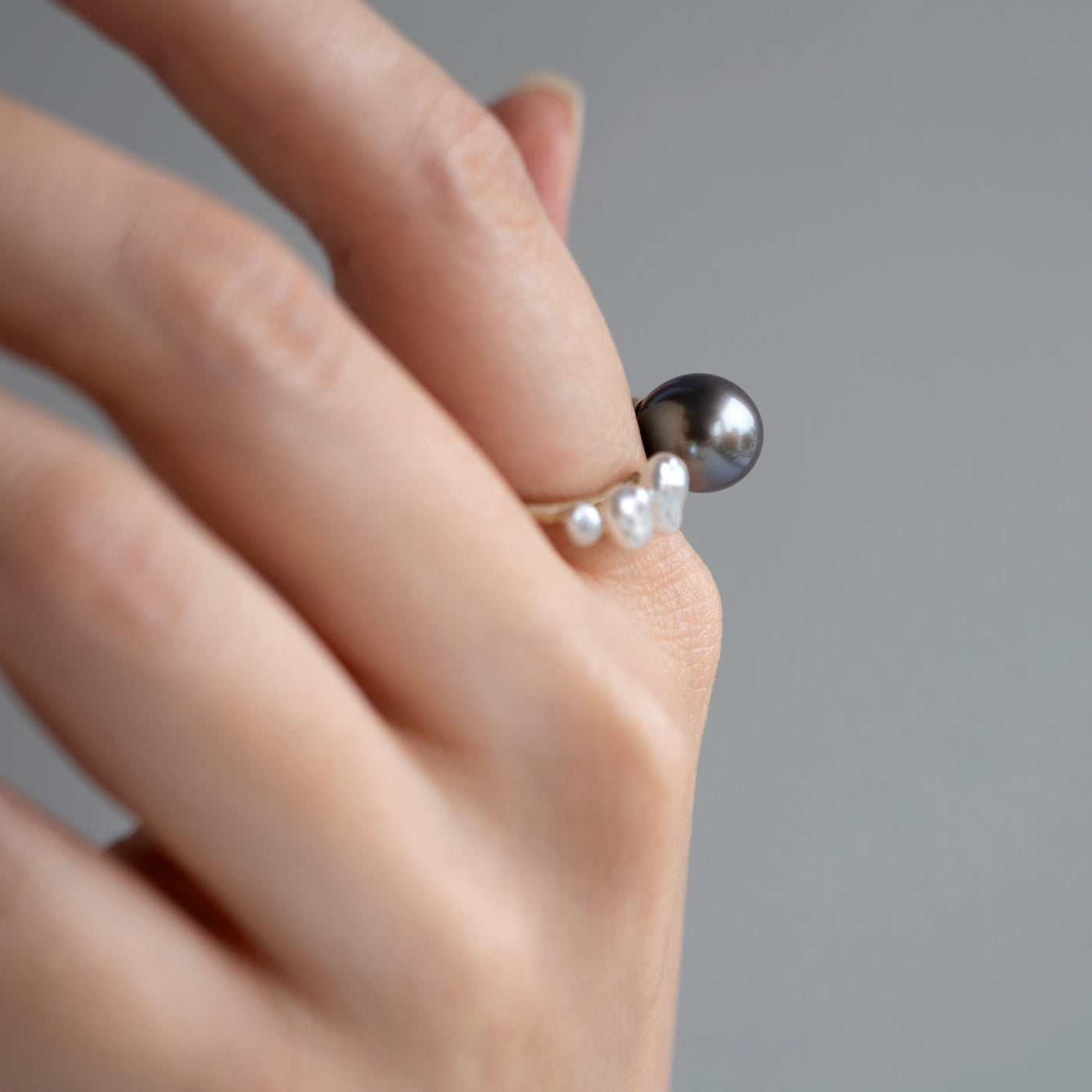 Flowing Open Ring ＜ Luxe ＞ - Tahitian Pearl & Akoya Keshi
