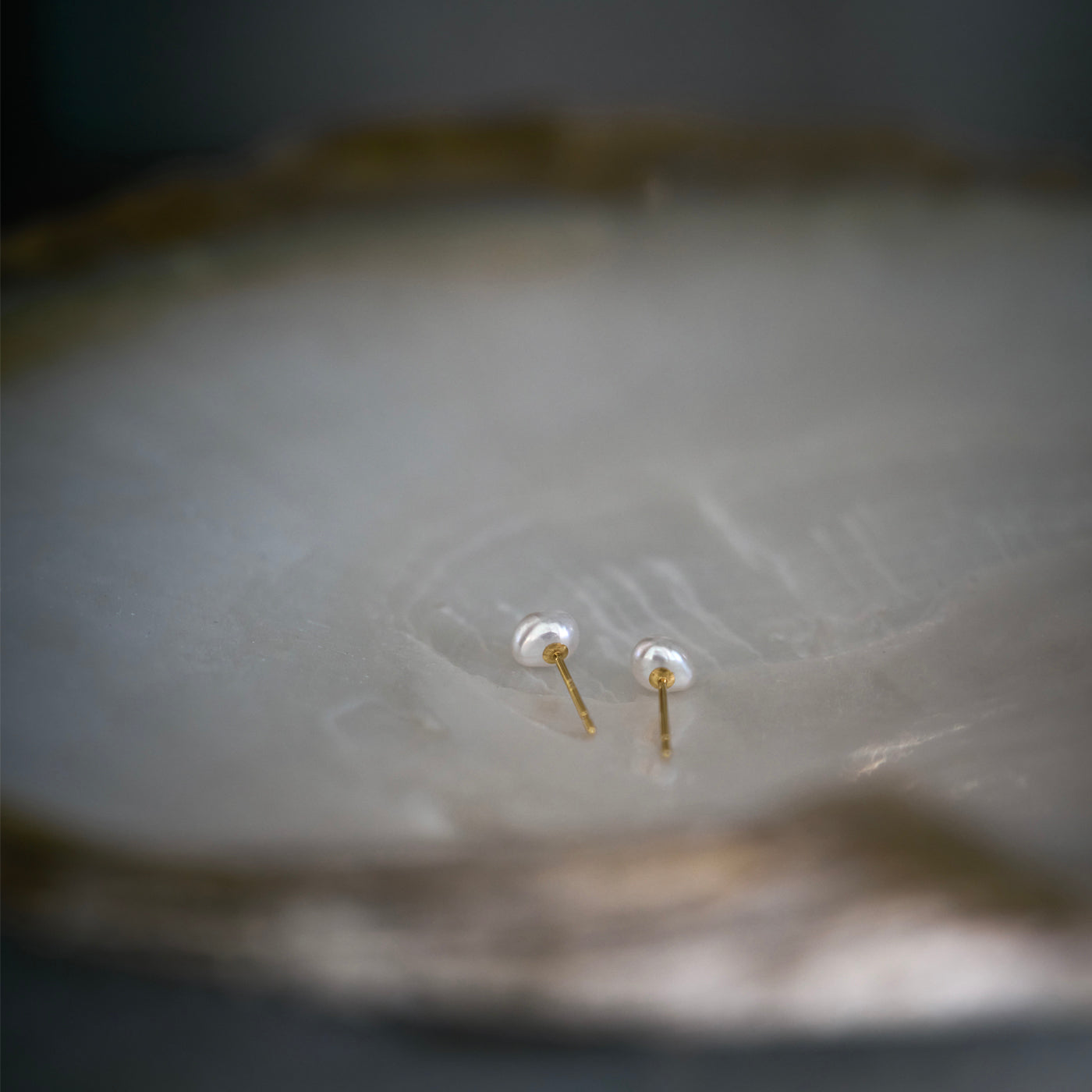 Image 白 ケシ パール 真珠 ピアス ミニマル シンプル