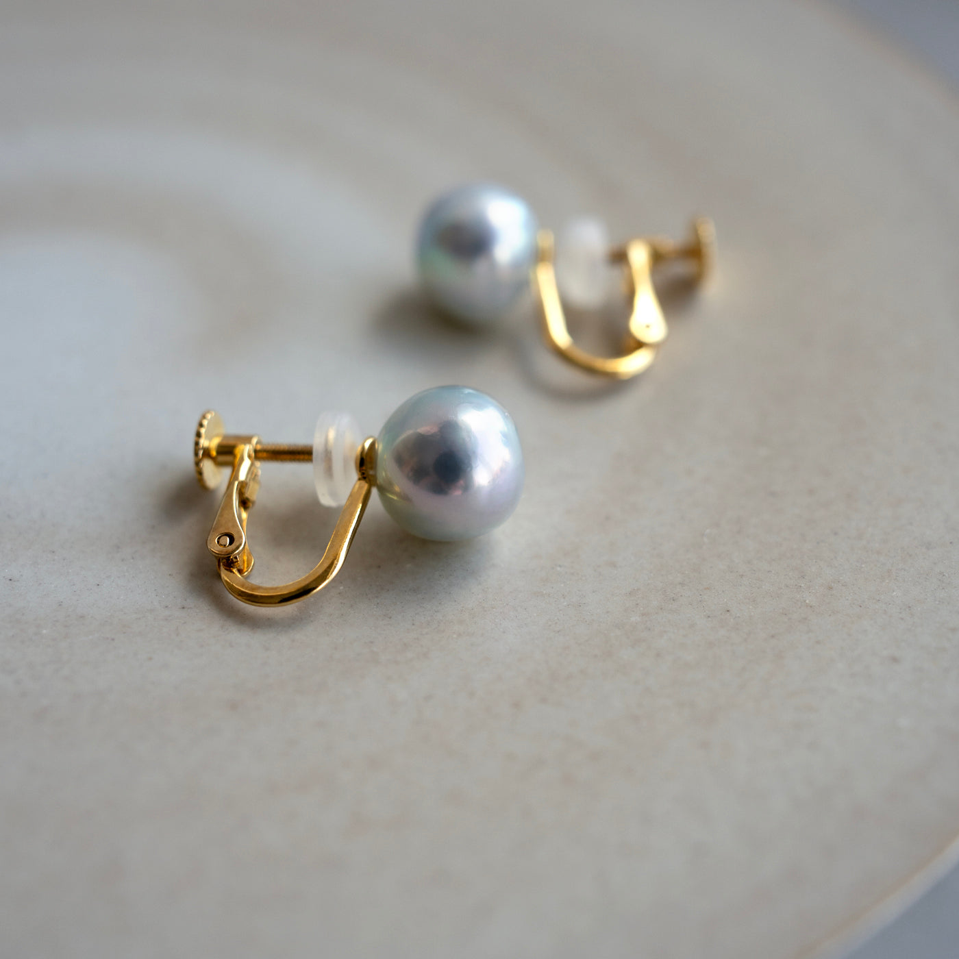 【ESSENTIALS】8.0-9.0mm Gray Akoya Clip-On Earrings  C