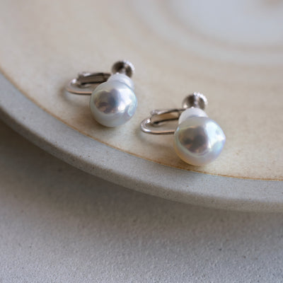 【ESSENTIALS】8.0-9.0mm Gray Akoya Clip-On Earrings  A