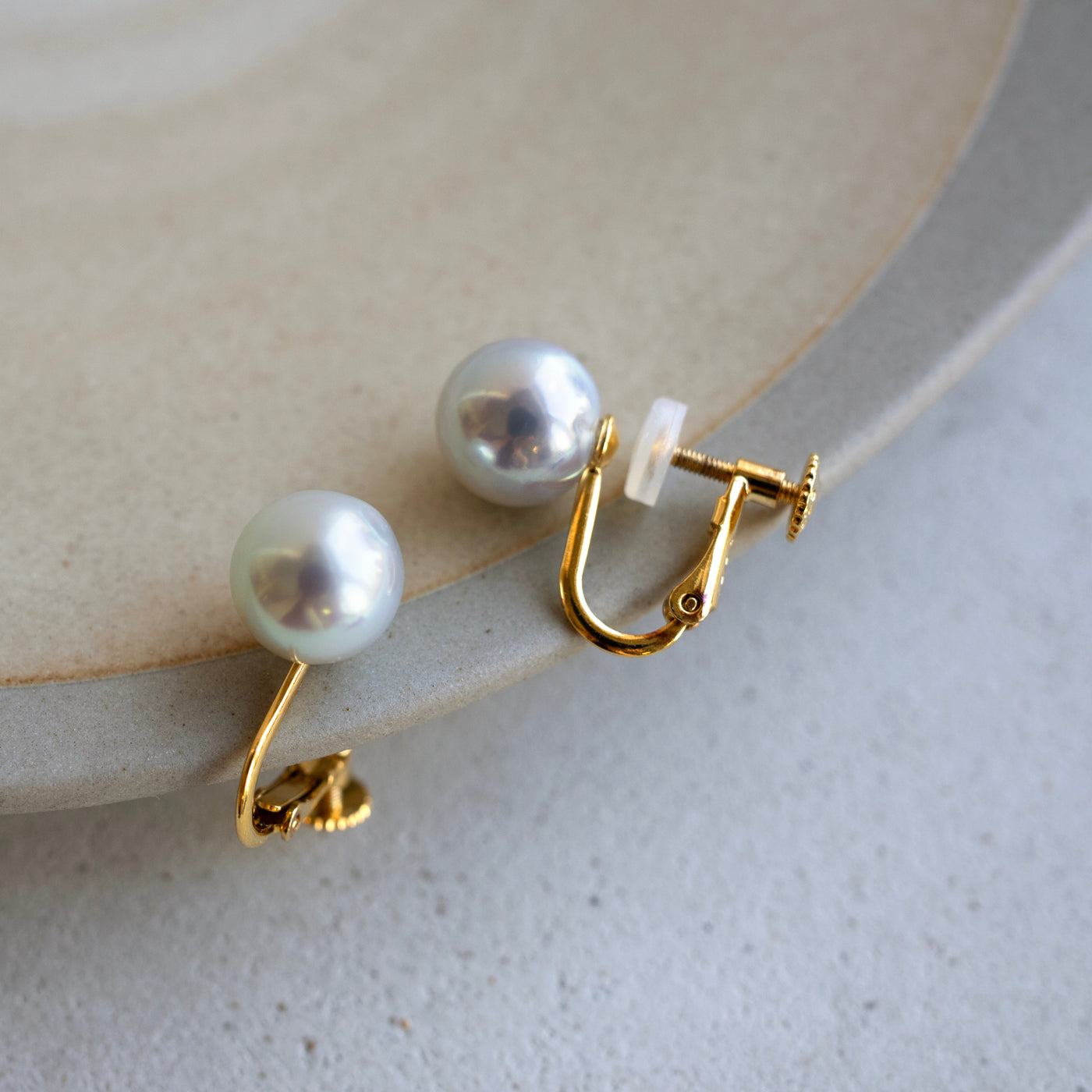 【ESSENTIALS】8.0-9.0mm Gray Akoya Clip-On Earrings  B