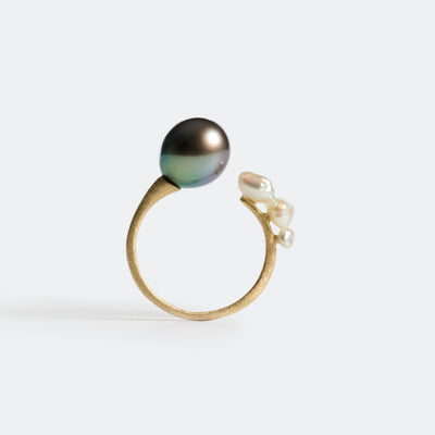 Flowing Open Ring ＜ Luxe ＞ - Tahitian Pearl & Akoya Keshi