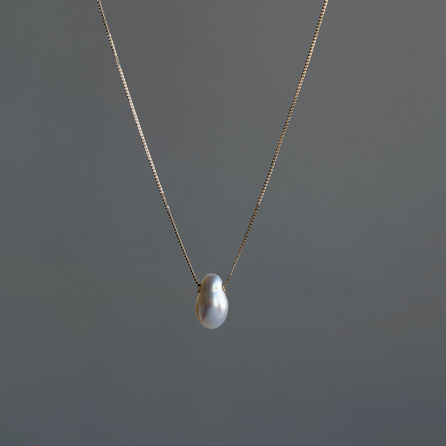 Pearl Tunnel Necklace - 白蝶ケシパール