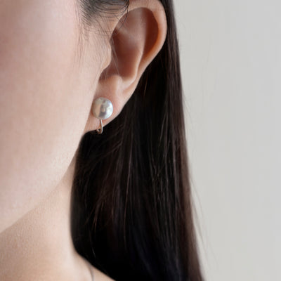 【ESSENTIALS】8.0-9.0mm Gray Akoya Clip-On Earrings  A