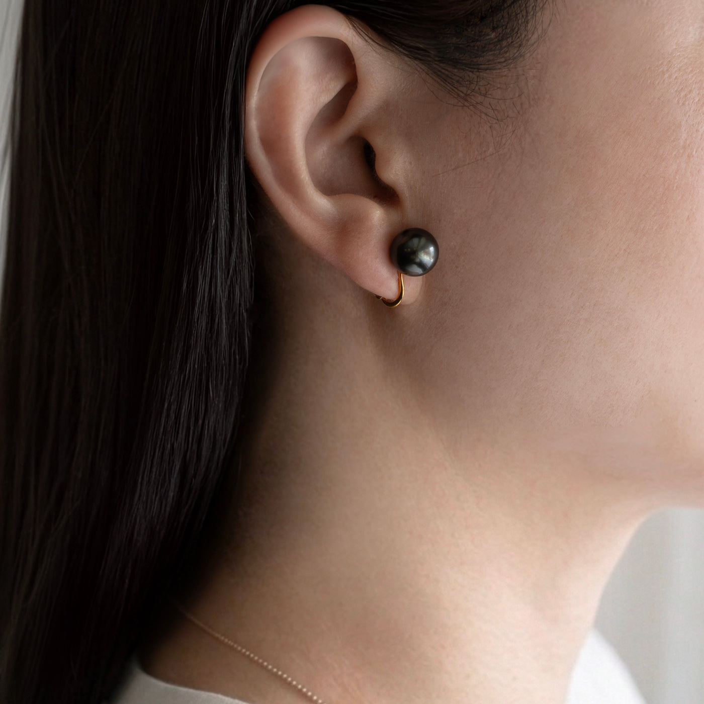 【ESSENTIALS】9.0-10.0mm Tahitian Clip-On Earrings / SV925 A