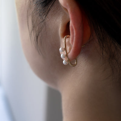 Model_Back_Ellipsis EarCuff アコヤ パール 真珠 イヤーカフ ミニマル シンプル 着用