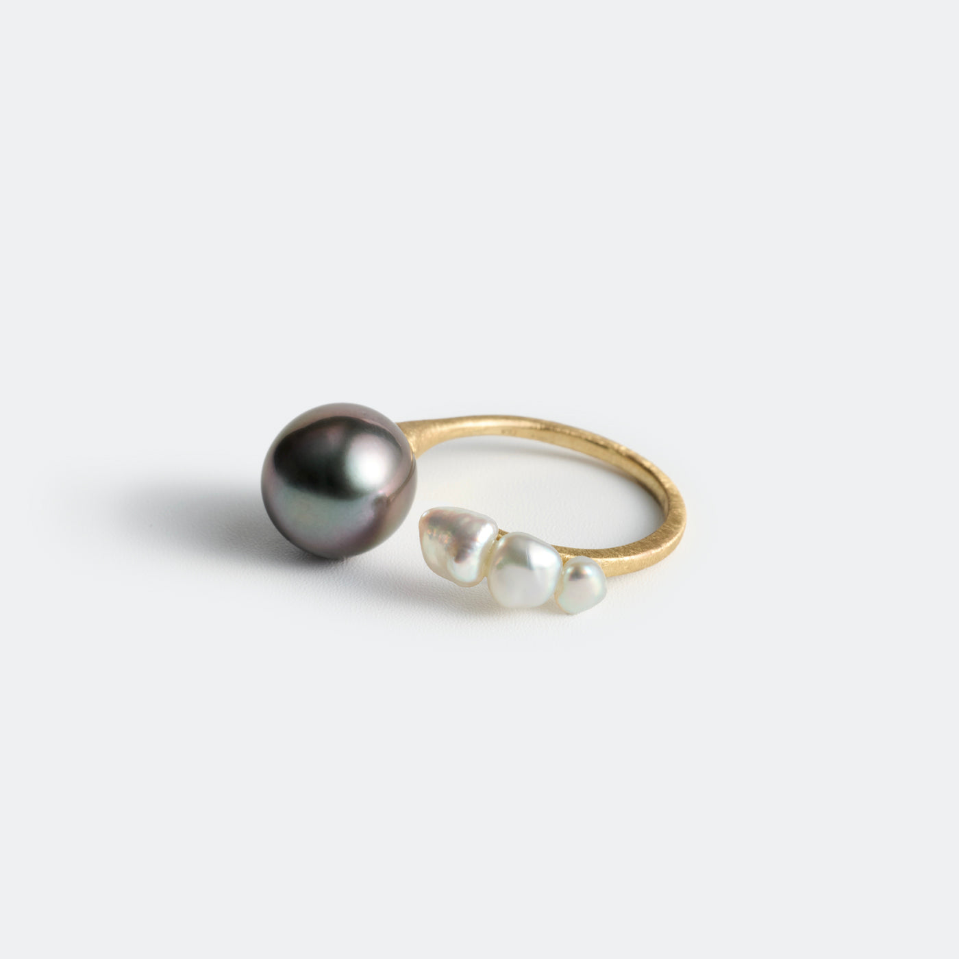 Flowing Open Ring ＜ Luxe ＞ - Tahitian Pearl & Akoya Keshi