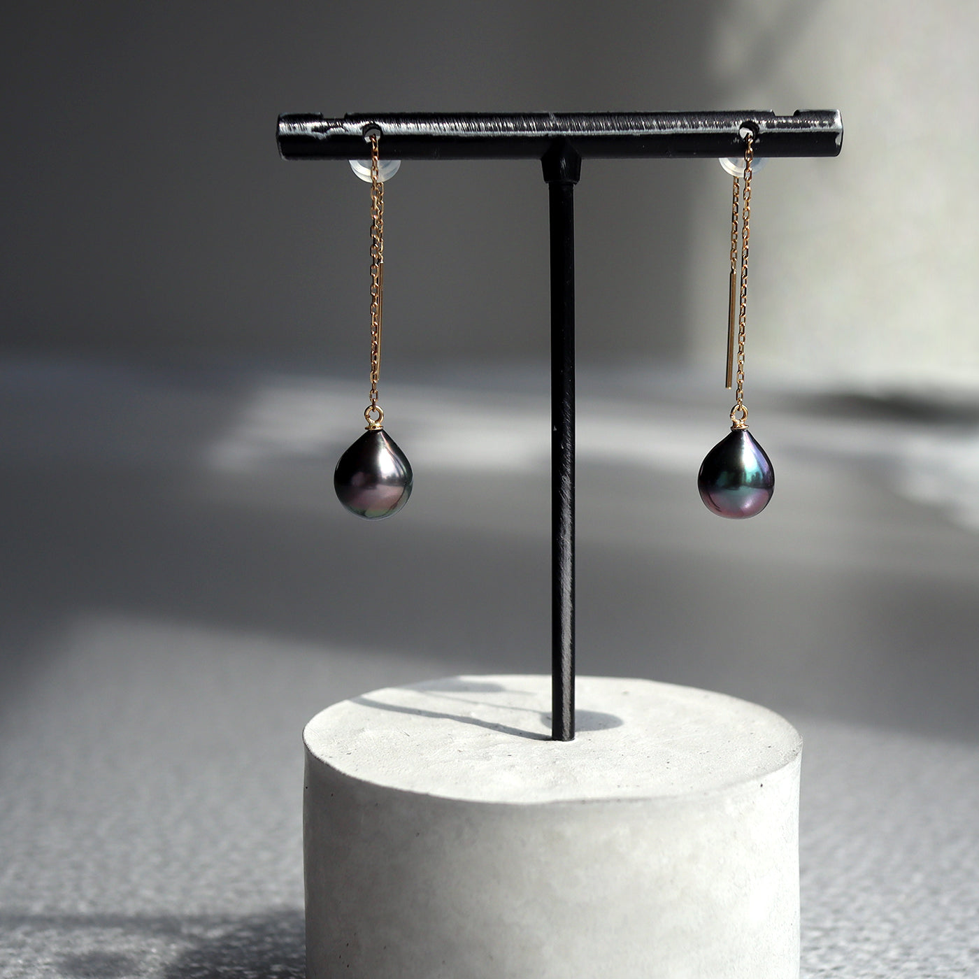 Bicolor Pearl Chain Earrings - 黒蝶パール