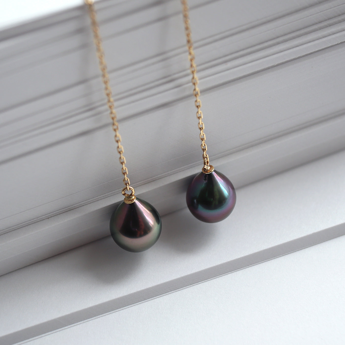 Bicolor Pearl Chain Earrings - 黒蝶パール