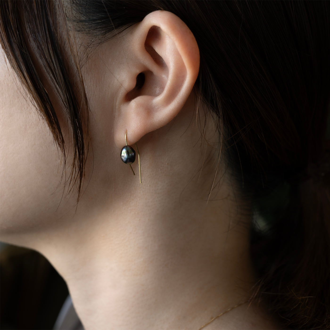 Rhombus Hook Pierced Earring - 黒蝶ケシパール