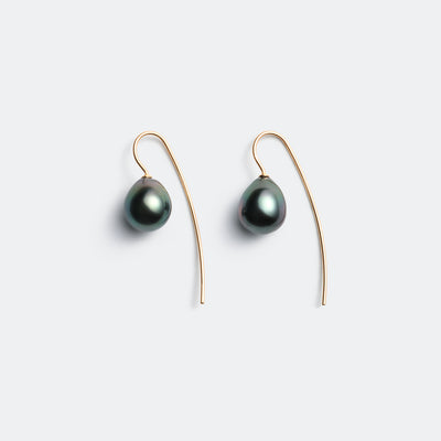 TrickleHookEarrings TahitianDrop 黒 パール 真珠 ピアス ミニマル シンプル 正面